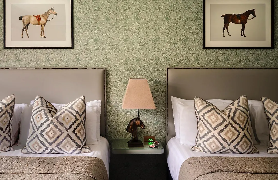 Horse & Jockey Hotel-1